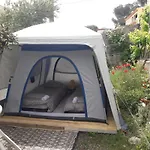 Deux Tentes Confortables Dans Un Joli Jardin Idealement Situe